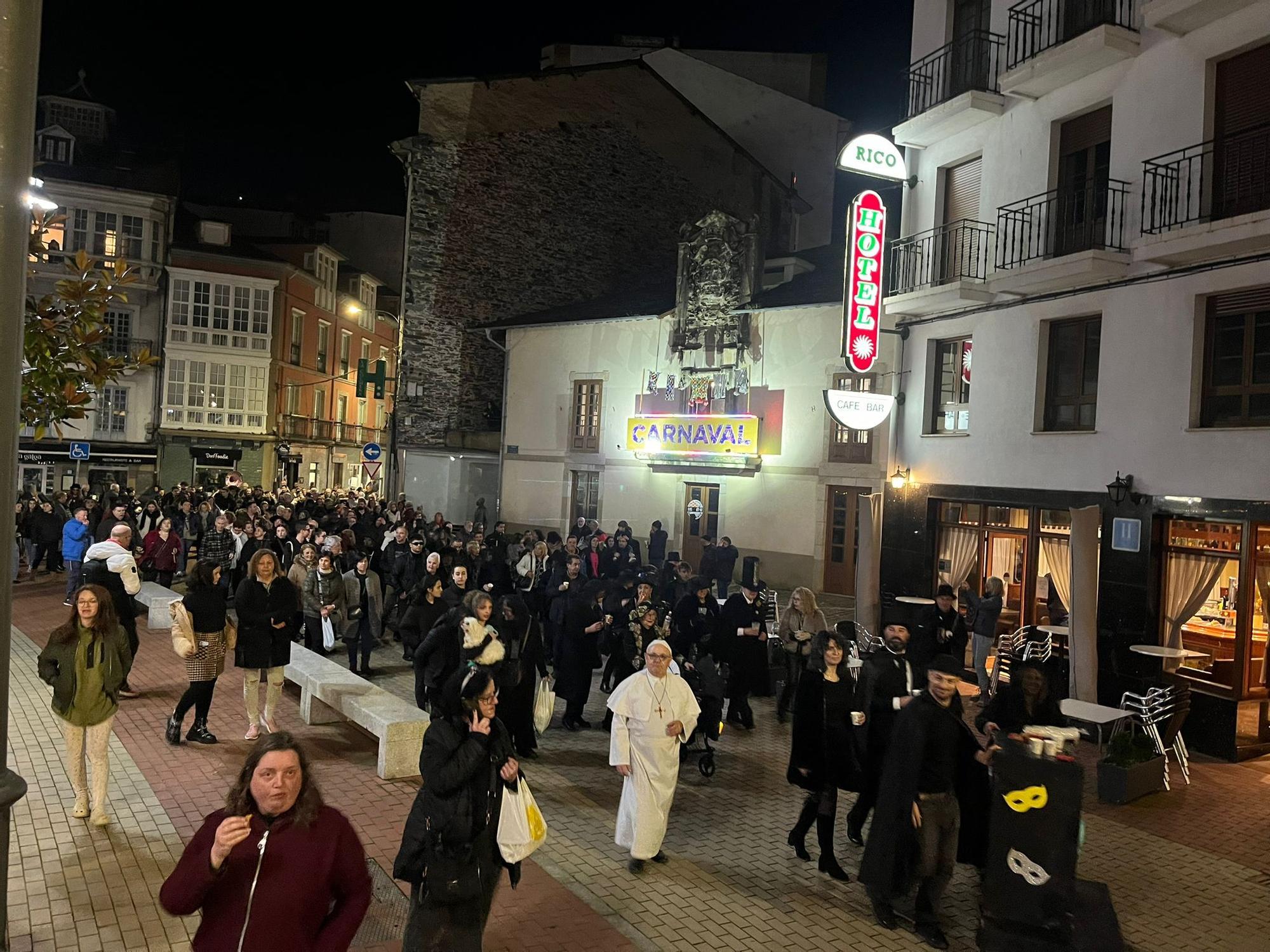 La despedida de Luarca del carnaval en imágenes