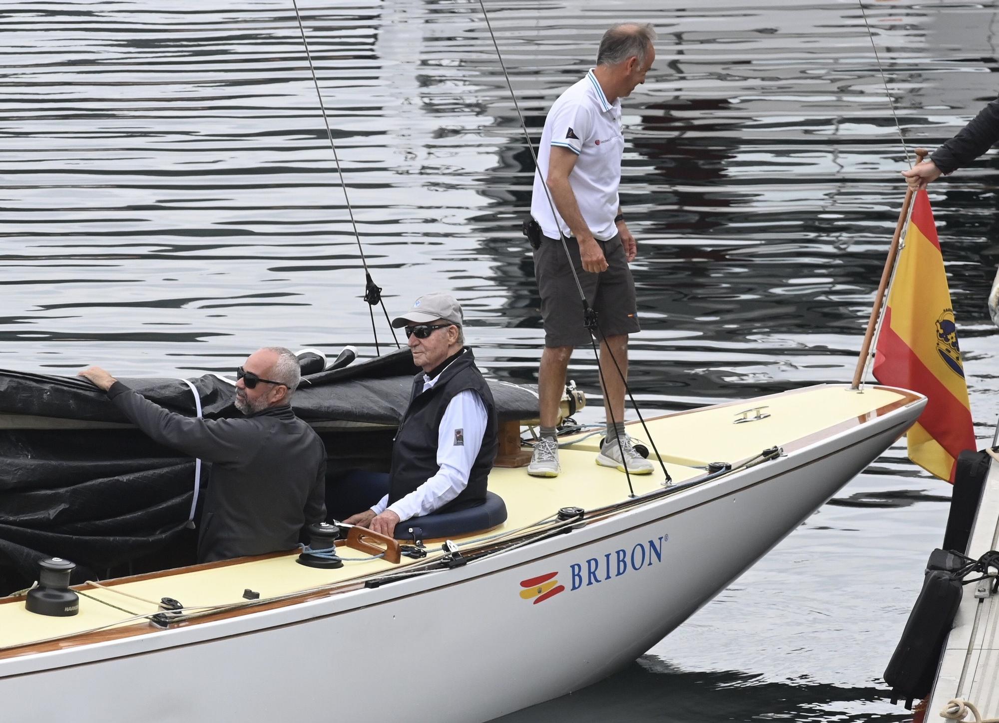 El rey emérito, Juan Carlos I, ya navega por aguas de Sanxenxo