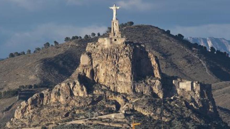 Panorámica del Cristo sobre el cerro de Monteagudo donde se ven los restos del castillo árabe del siglo XII-XIII que utilizó el último rey musulmán de Murcia