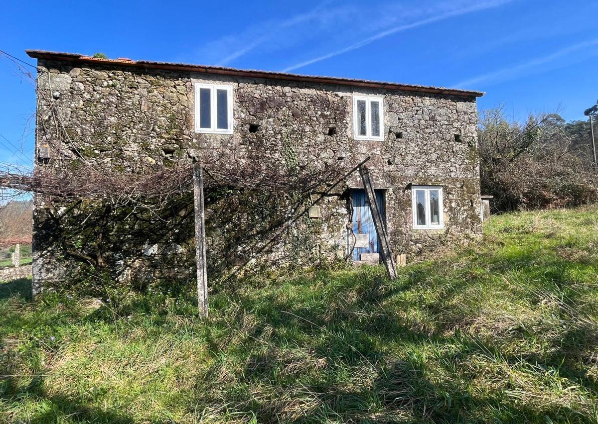 Casa unifamiliar para reformar en el rural estradense.  |
