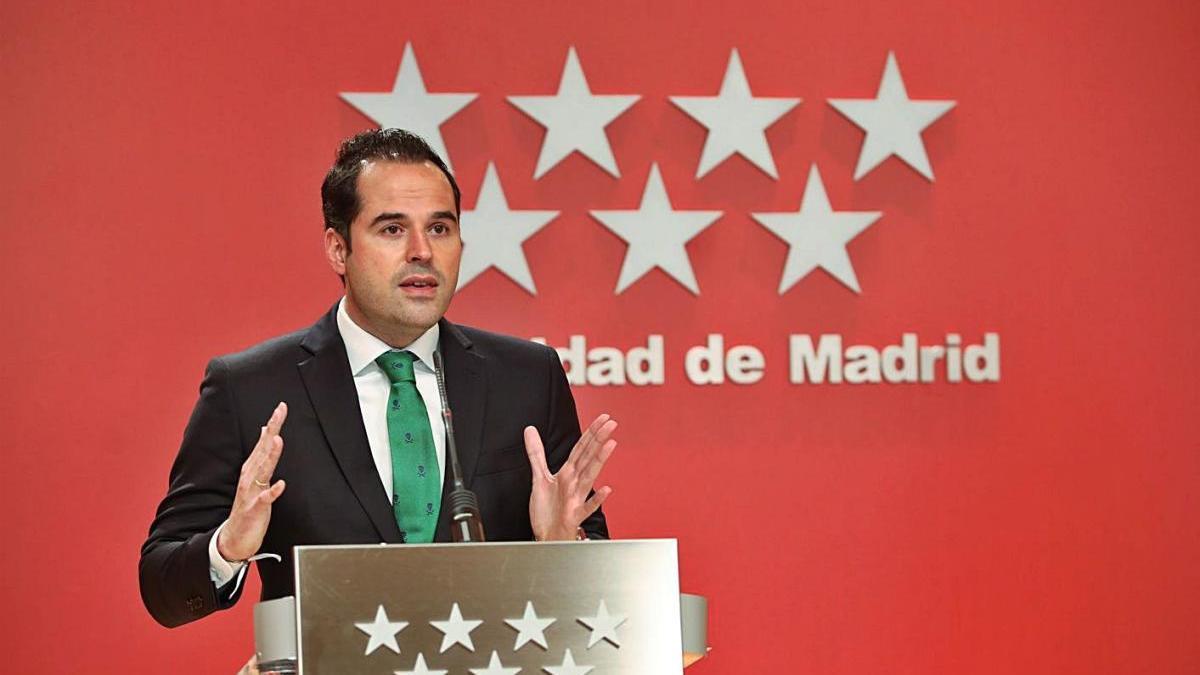 El vicepresident de la Comunitat de Madrid, Ignacio Aguado, ahir, en roda de premsa