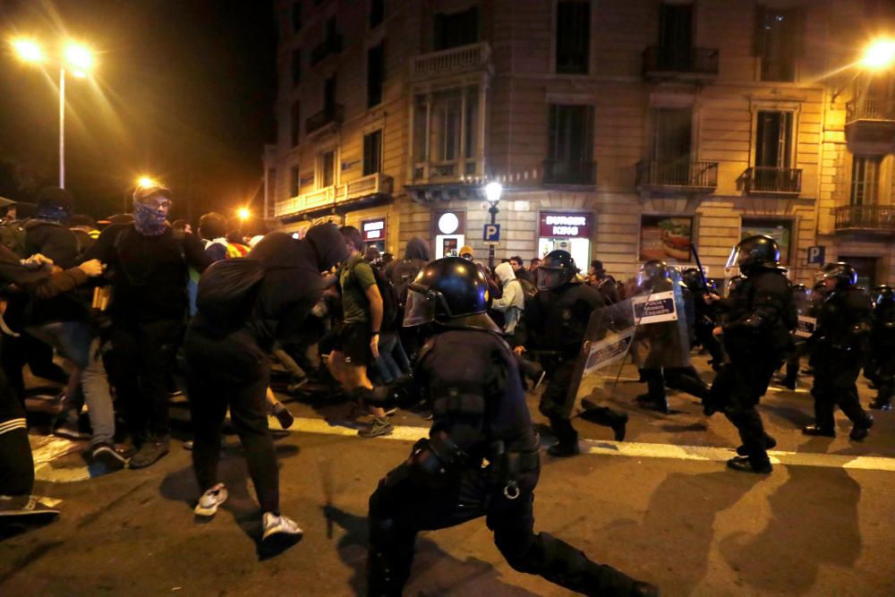 Protesta frente a la Jefatura de Vía Laietana