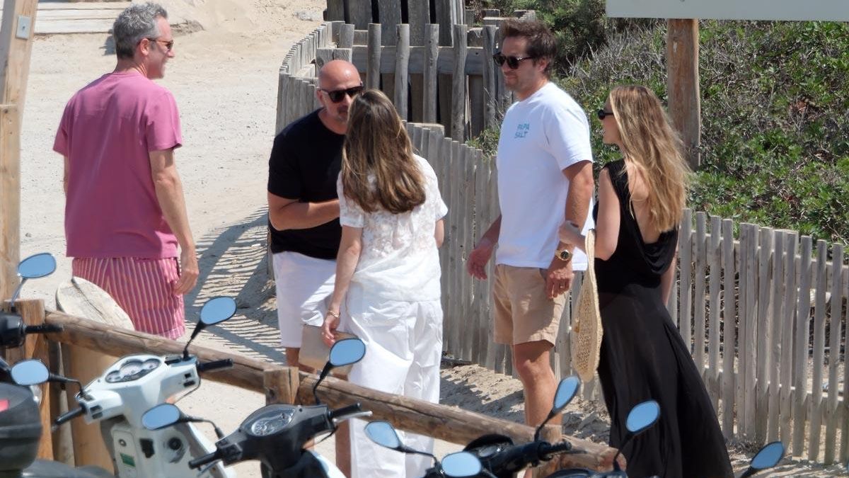 Todas las imágenes de las vacaciones de Margot Robbie en Ibiza