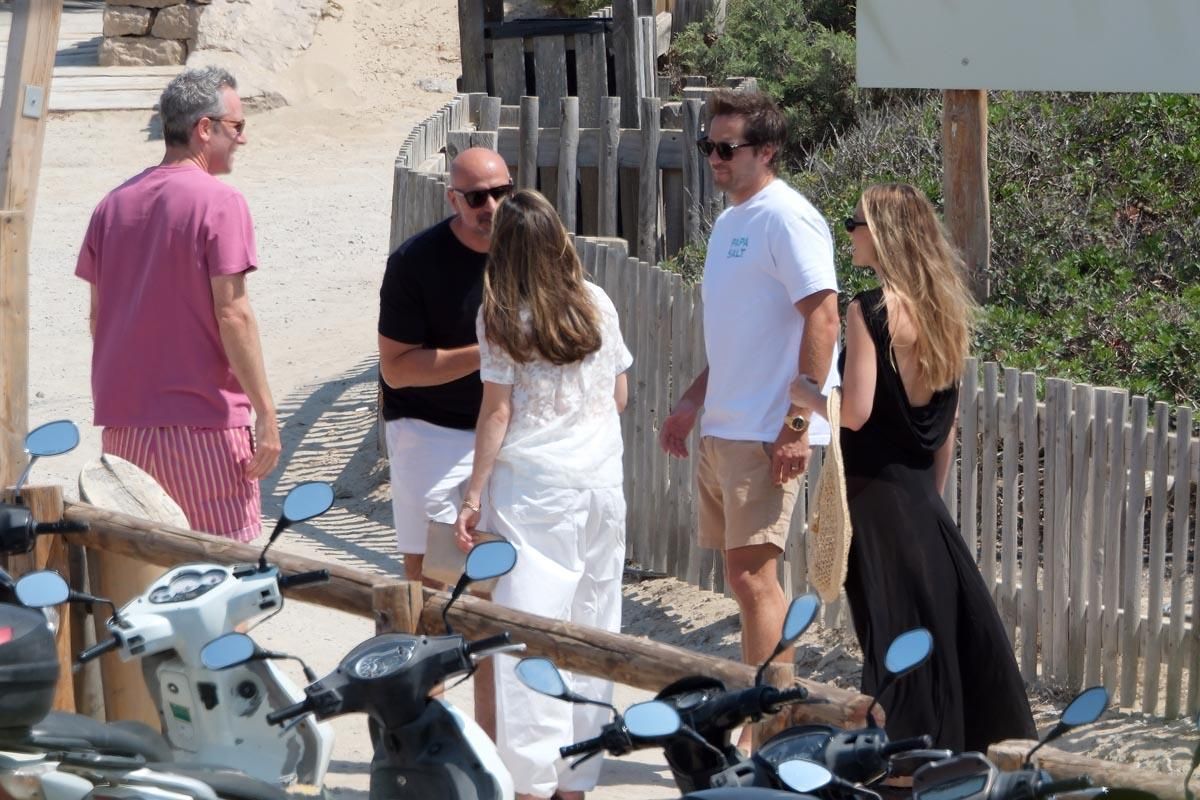 Todas las imágenes de las vacaciones de Margot Robbie en Ibiza