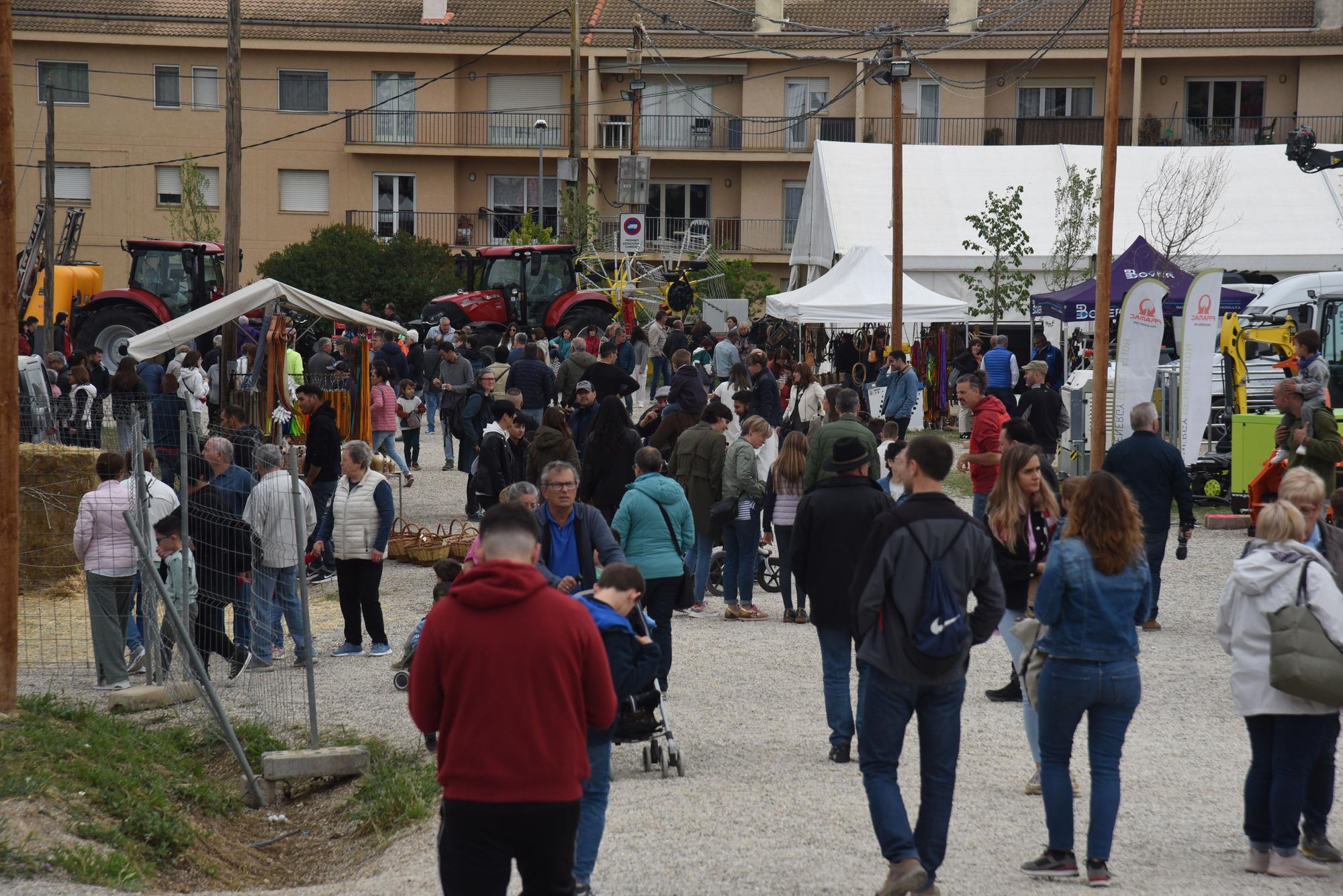 La Fira de Sant Isidre de Solsona obre amb ambient, però pendent del cel