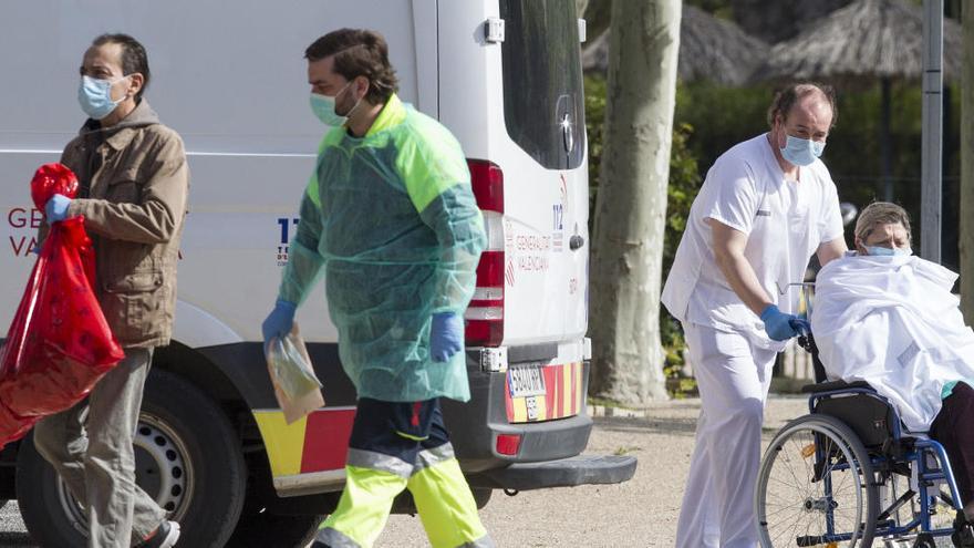 Sanidad pide médicos voluntarios para atender a los pacientes que llegan al hotel medicalizado durante la crisis del coronavirus