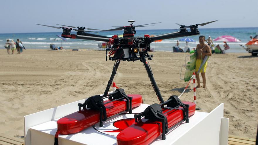 Un dron rescata a un bañista en una playa de Cartagena