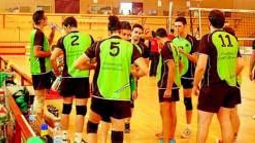 El Club Voleibol Almendralejo consigue plaza en la Superliga 2 y ahora meditará si se inscribe