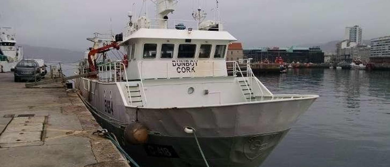 El &quot;Dunboy&quot;, en el puerto de Vigo en una foto de archivo. // A.A.