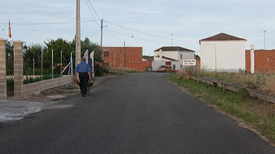 Acceso a Aguilar de Tera desde Micereces, una de los tramos de carretera pendientes de adjudicación.