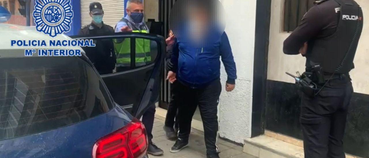 Dos detenidos en Alicante por explotar a discapacitados pidiendo limosna 14 horas diarias