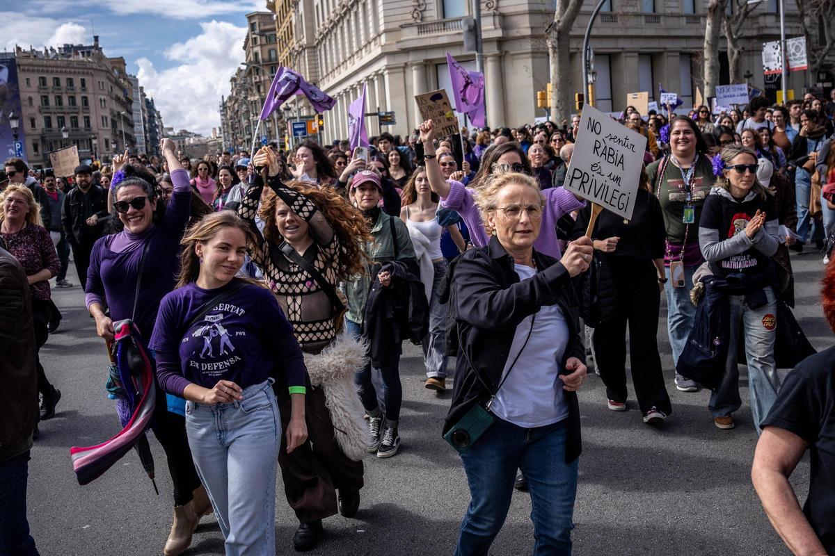 El feminismo toma las calles de Barcelona por el 8M