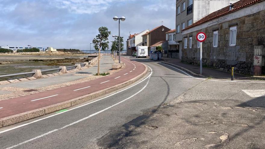 La carretera de Terra de Porto a Lordelo tiene un firme muy deteriorado.