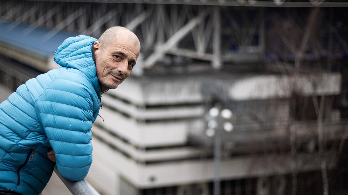 OVIEDO. JAIME CAMPILLO, VICEPRESIDENTE DE LA APARO, FRENTE AL ESTADIO CARLOS TARTIERE