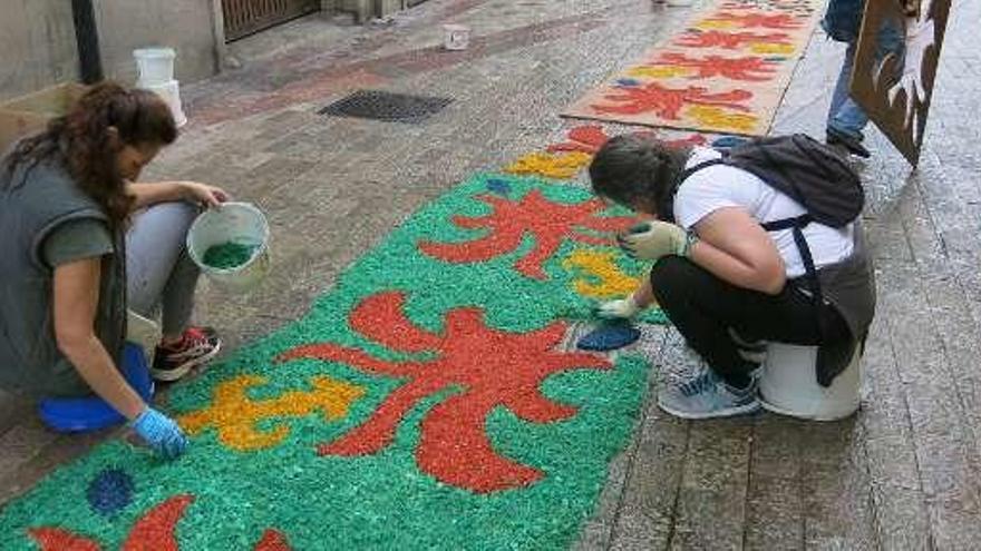 Piden un reconocimiento para los alfombristas del Corpus llanisco