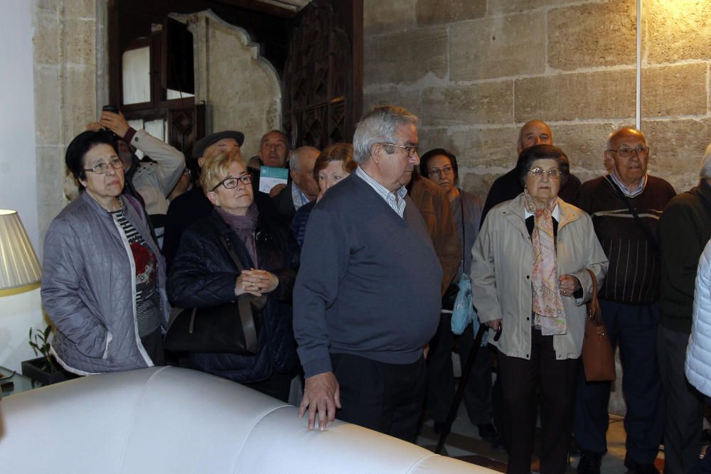 Vecinos de Morella, de visita en el Palau de la Generalitat