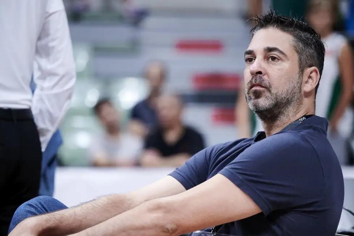 Navarro se mostró satisfecho de haber podido extender un año más el contrato de Youssoupha Fall