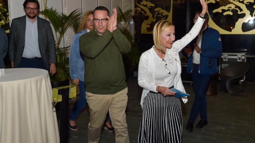 Poli Suárez y Australia Navarro en el acto postelectoral organizado por el PP anoche.