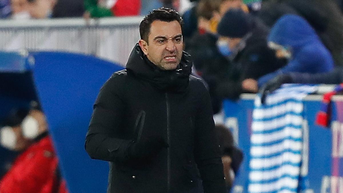 Xavi Hernández, durante el partido del Barça en Mendizorroza