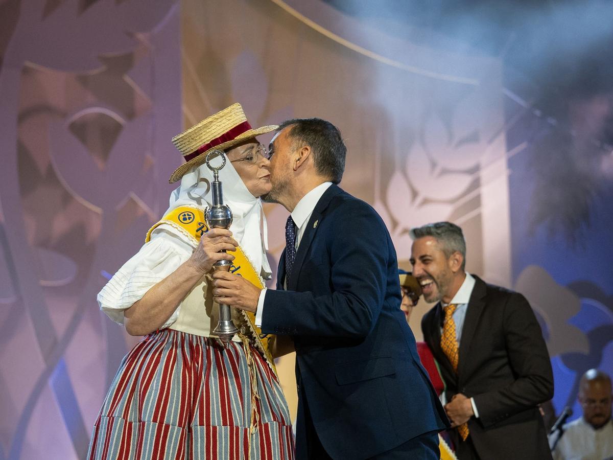 Elena González Ramírez, Reina de los Mayores de las Fiestas de Mayo 2026 de Santa Cruz de Tenerife