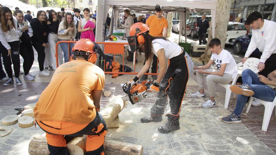 Una treintena de centros participan en la Fira de l&#039;Estudiantat de Xàtiva