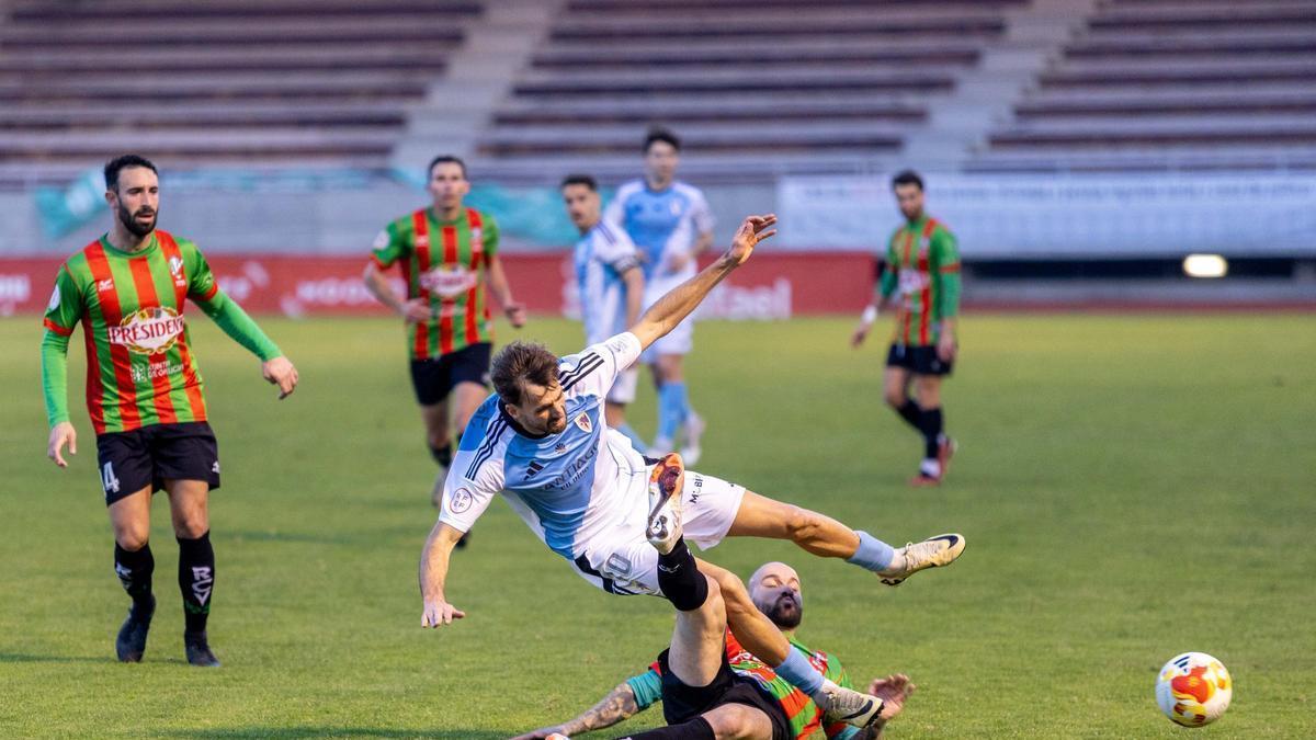 El Compostela cede un empate ante el Racing Villalbés en San Lázaro