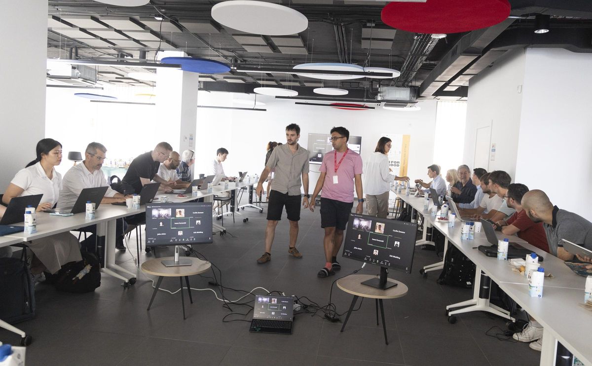 Una imagen del encuentro, celebrado en las instalaciones de la Conselleria de Innovación en el puerto de Alicante.
