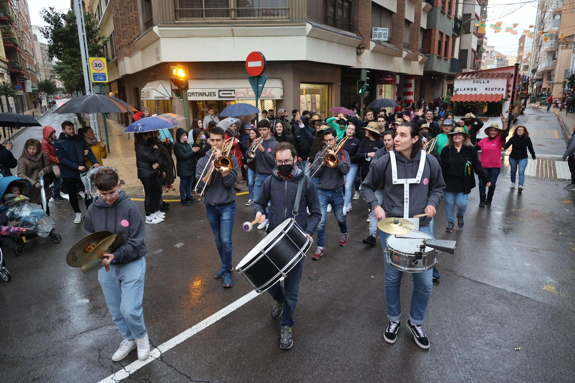 Las mejores imágenes del desfile de carros engalanados y collas de la Magdalena