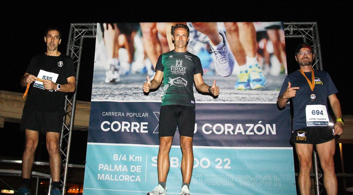 atletismo. carreras populares. Corre X tu Corazón. Podio masculino distancia 4 Km