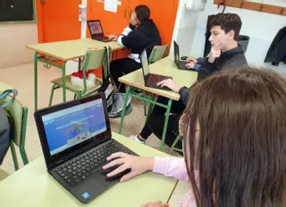 ¿Apagón digital en las aulas? Los colegios piden más “equilibro” entre tablet y libros