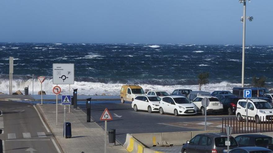 Imagen de archivo de mal tiempo en el puerto de Formentera
