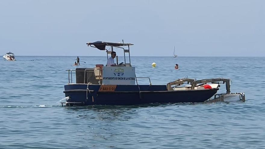 Rincón pone en marcha el servicio de limpieza de las aguas de las playas de su litoral