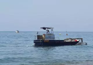 Rincón pone en marcha el servicio de limpieza de las aguas de las playas de su litoral