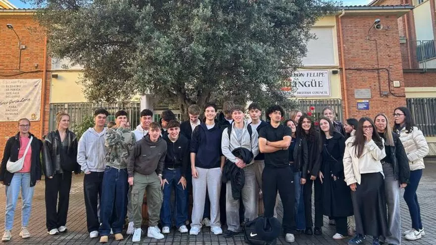 El León Felipe estrecha lazos con la escuela alemana que lleva el nombre de una víctima del holocausto nazi