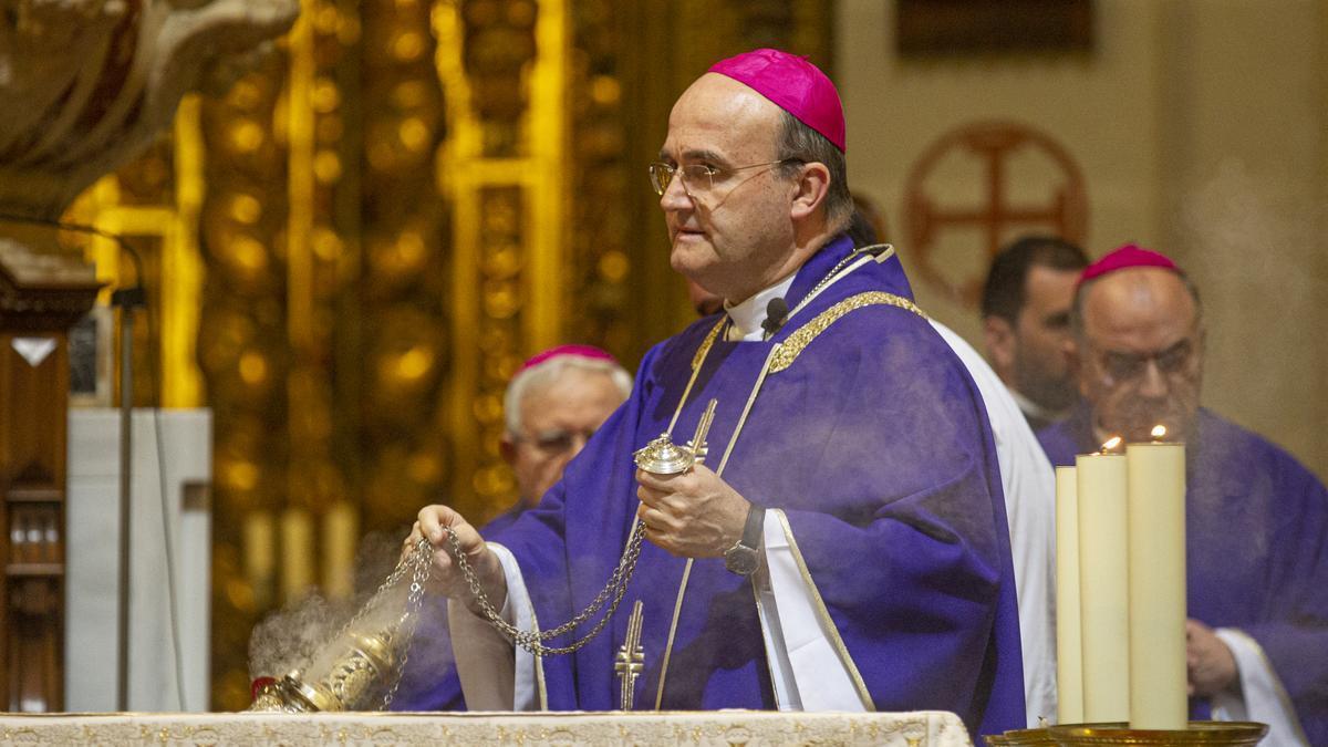 El obispo Munilla, en la concatedral de San Nicolás, el pasado 7 de enero. El obispo Munilla, en la concatedral de San Nicolás, el pasado 7 de enero.