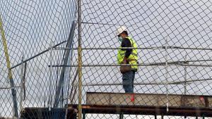 Un trabajador de la construcción, en una obra en Salamanca, el pasado 13 de abril.