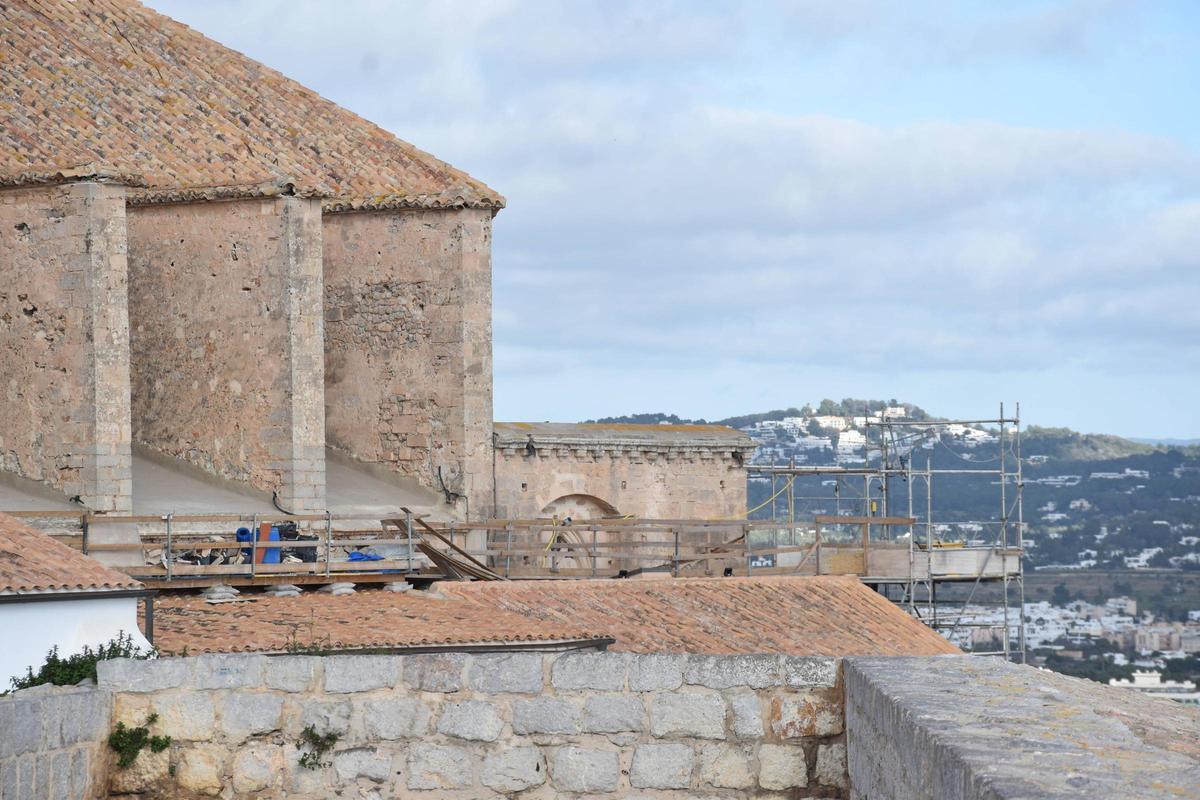 Andamio colocado en la Catedral de Ibiza para los trabajos de restauración