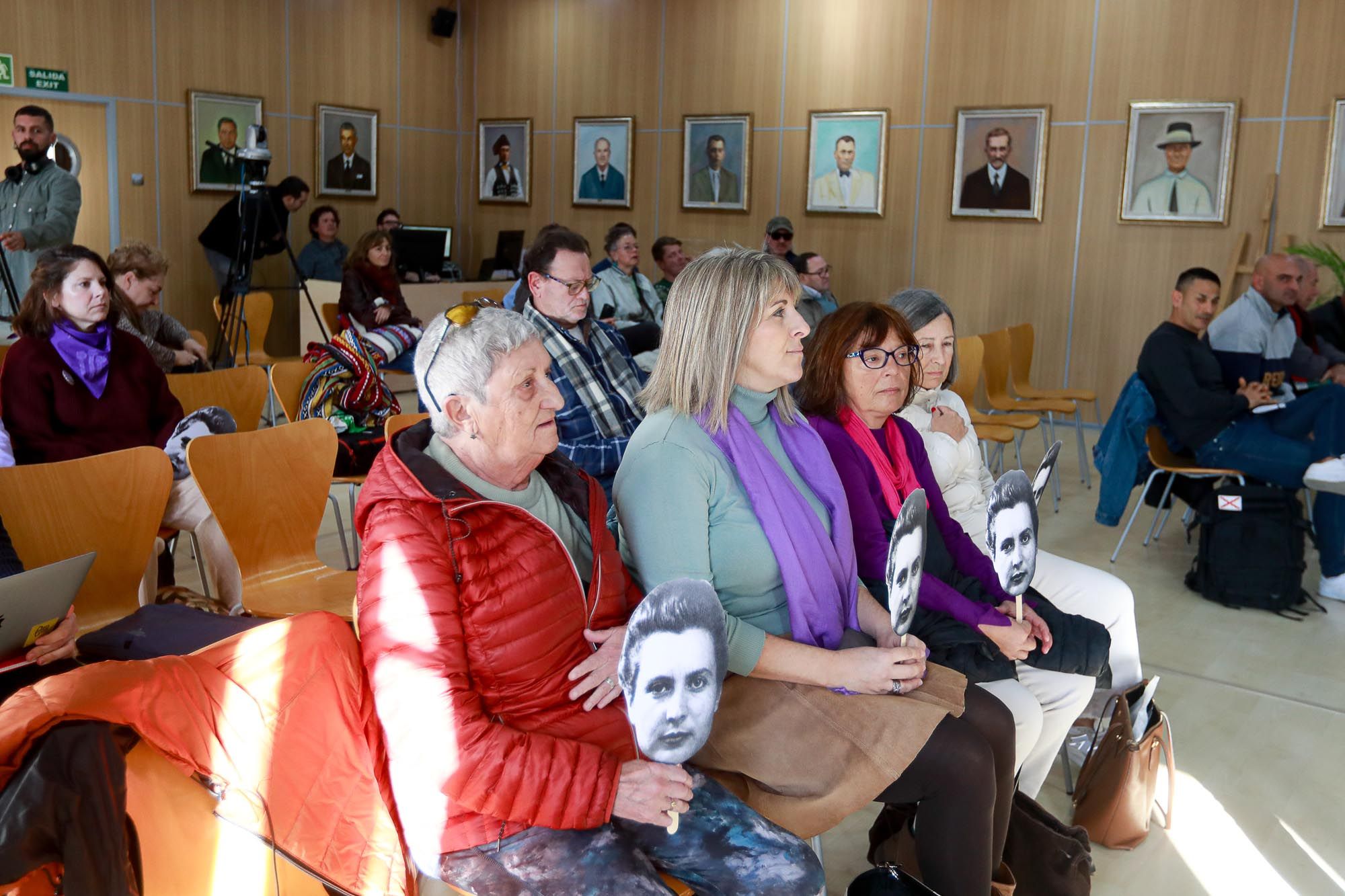 Protesta feminista a las puertas del Ayuntamiento de Sant Josep