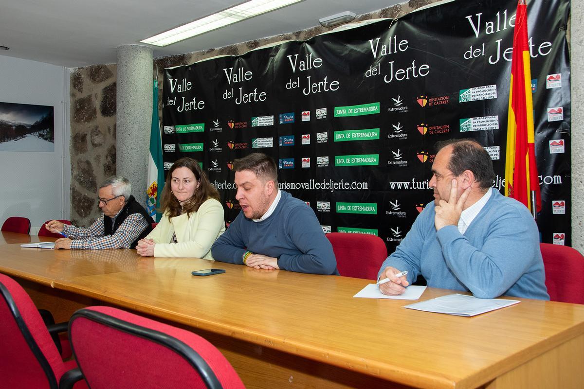 La Diputación de Cáceres y los municipios del valle del Jerte analizan la situación de la vivienda
