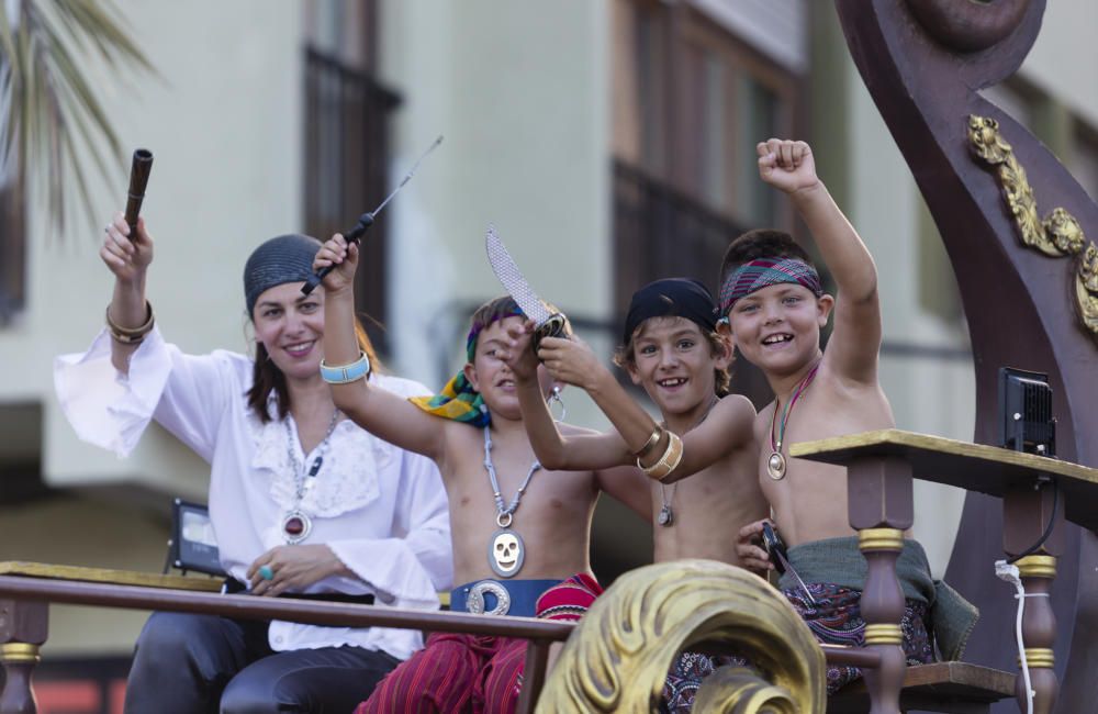 La Cavalcada de la Mar anuncia las fiestas de Sant Pere