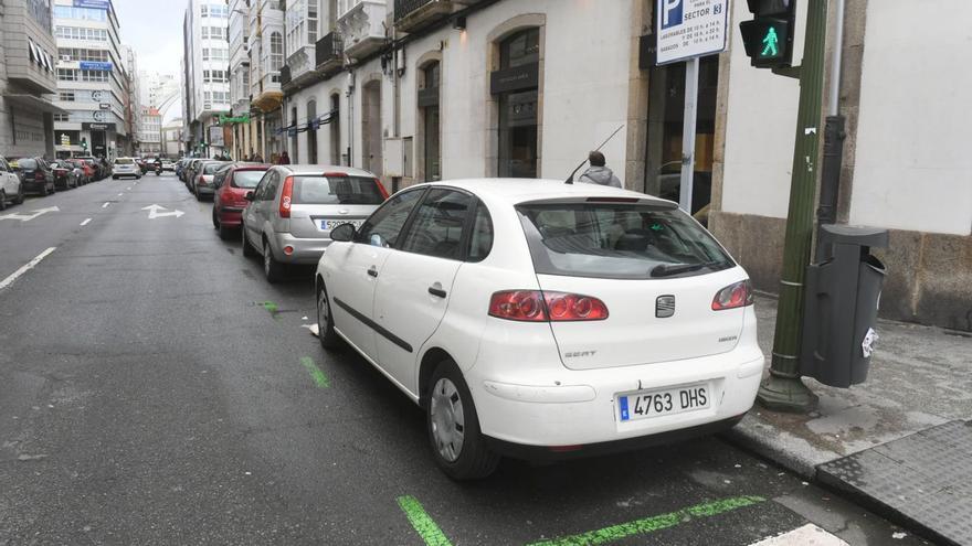 Zona verde en el entorno de la plaza de Lugo. | Carlos Pardellas