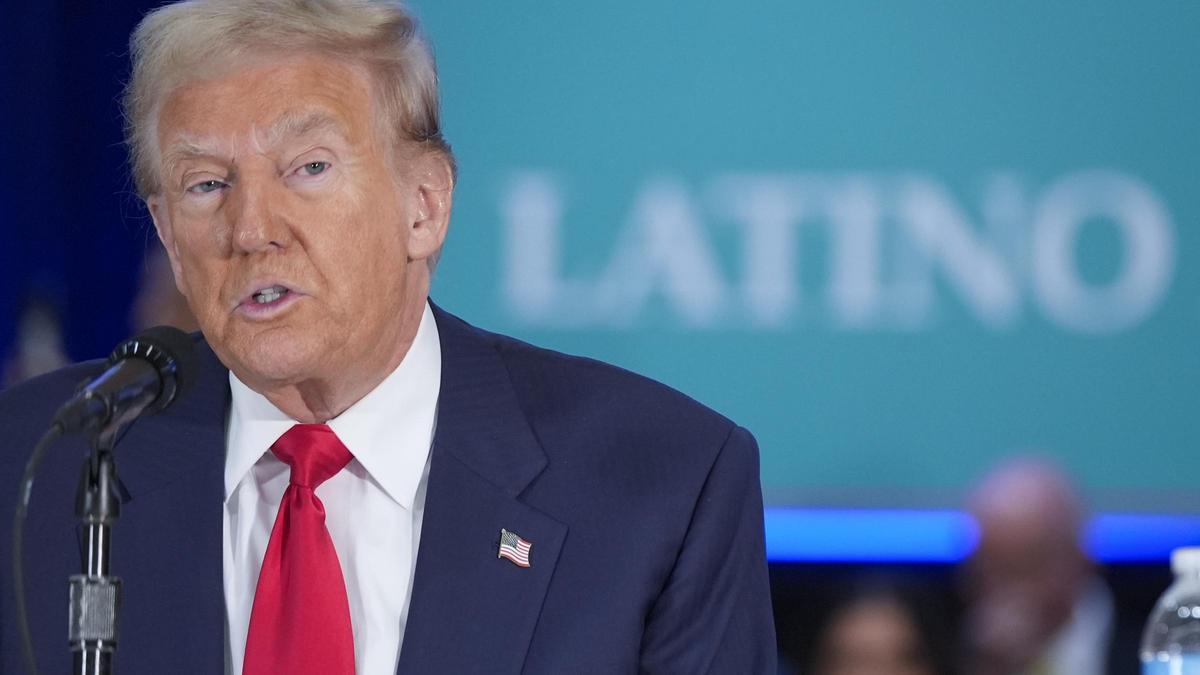 El expresidente Donald Trump participa en un evento de voto latino en campaña electoral