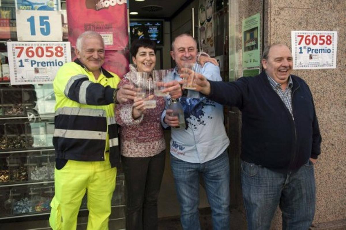 VENDIDOS DOS DÉCIMOS DEL GORDO EN BILBAO Y DERIO (BIZKAIA)
