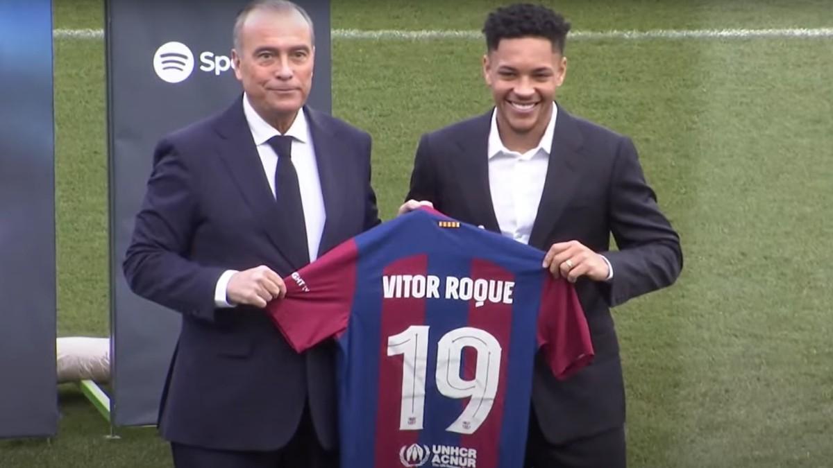 Roque, junto a Yuste en su presentación