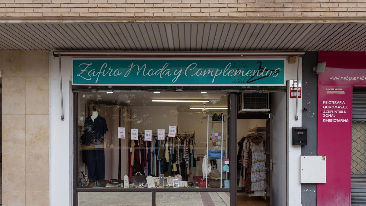 En imágenes | Adiós a una tienda de bisutería del barrio del Actur