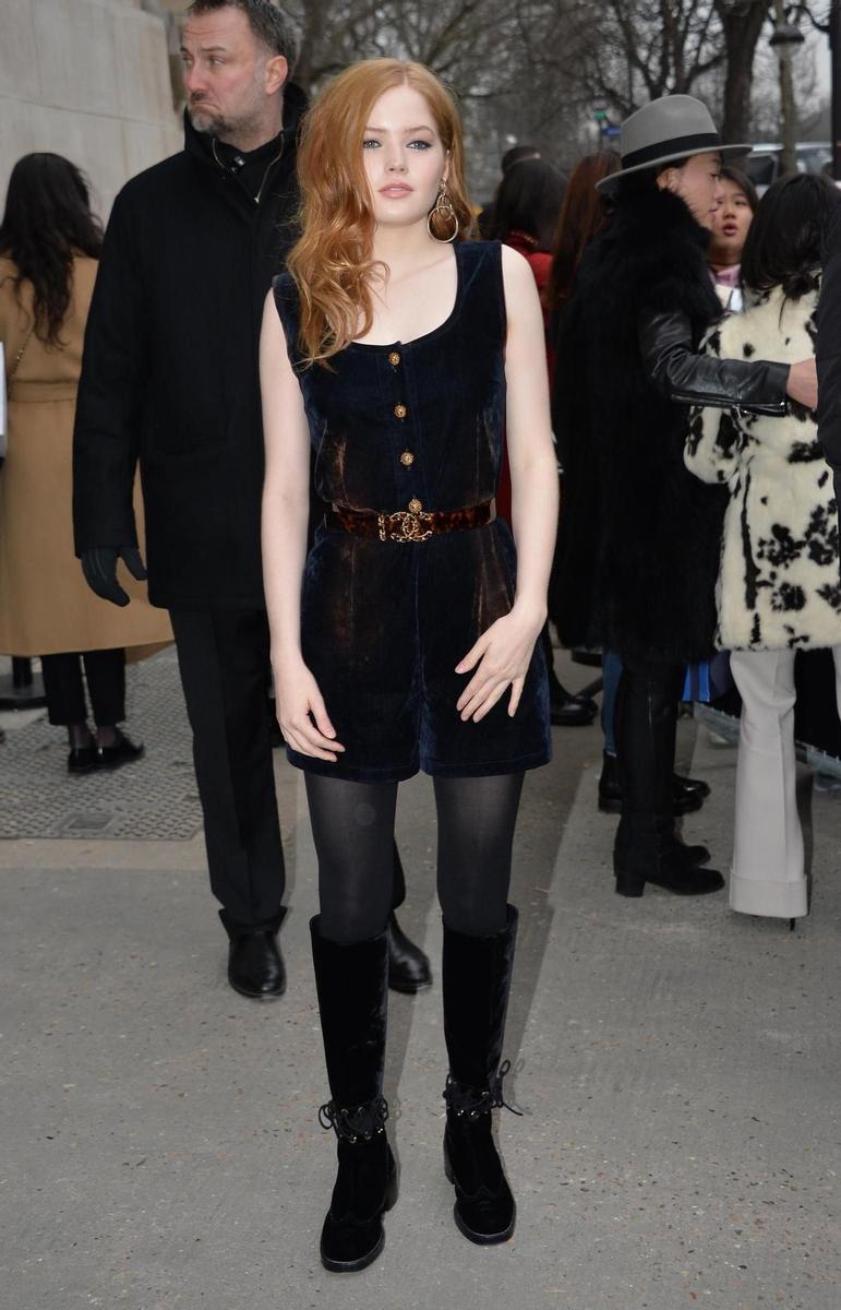 Chanel Alta Costura: Ellie Bamber