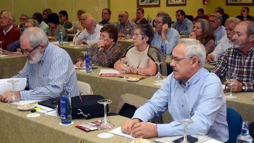 Asistentes a una convención de pensionistas y jubilados en Pontevedra. // Rafa Vázquez