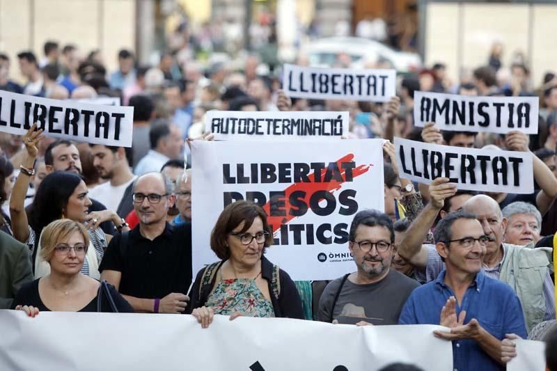 Concentración en València contra la sentencia del 'procés'