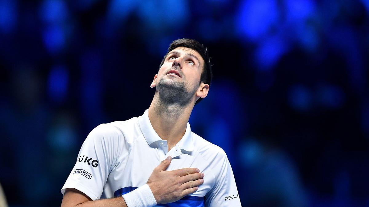 Novak Djokovic anuncia que renunciará a jugar más torneos si le obligan a ponerse la vacuna.
