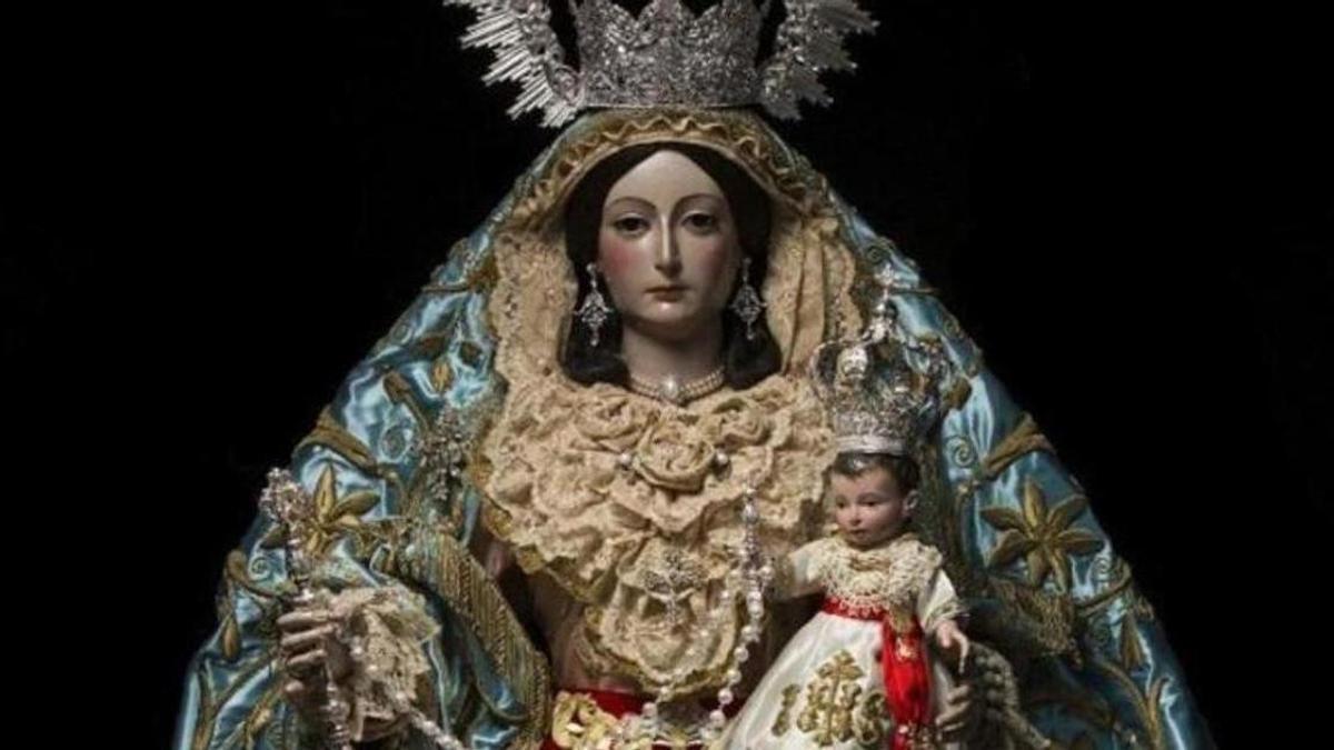 La Virgen del Rosario, patrona de El Palo.